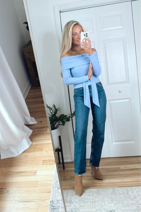 Blue off the shoulder top
Casual date night outfit 