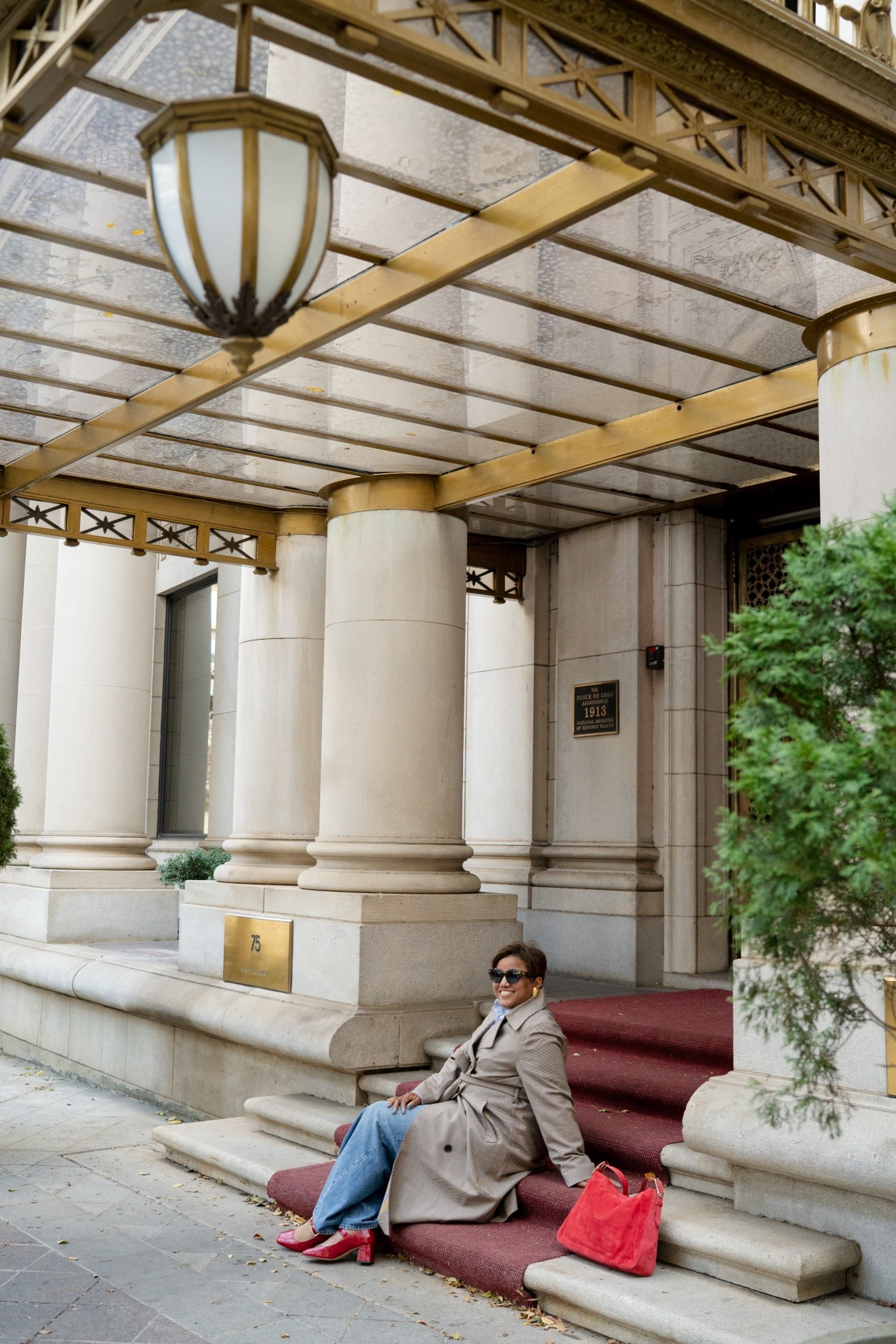 An incredibly versatile and classic trench coat!  The trench looks great with jeans, with skirts, or with dresses. Fit is TTS! 🧥🧥🧥