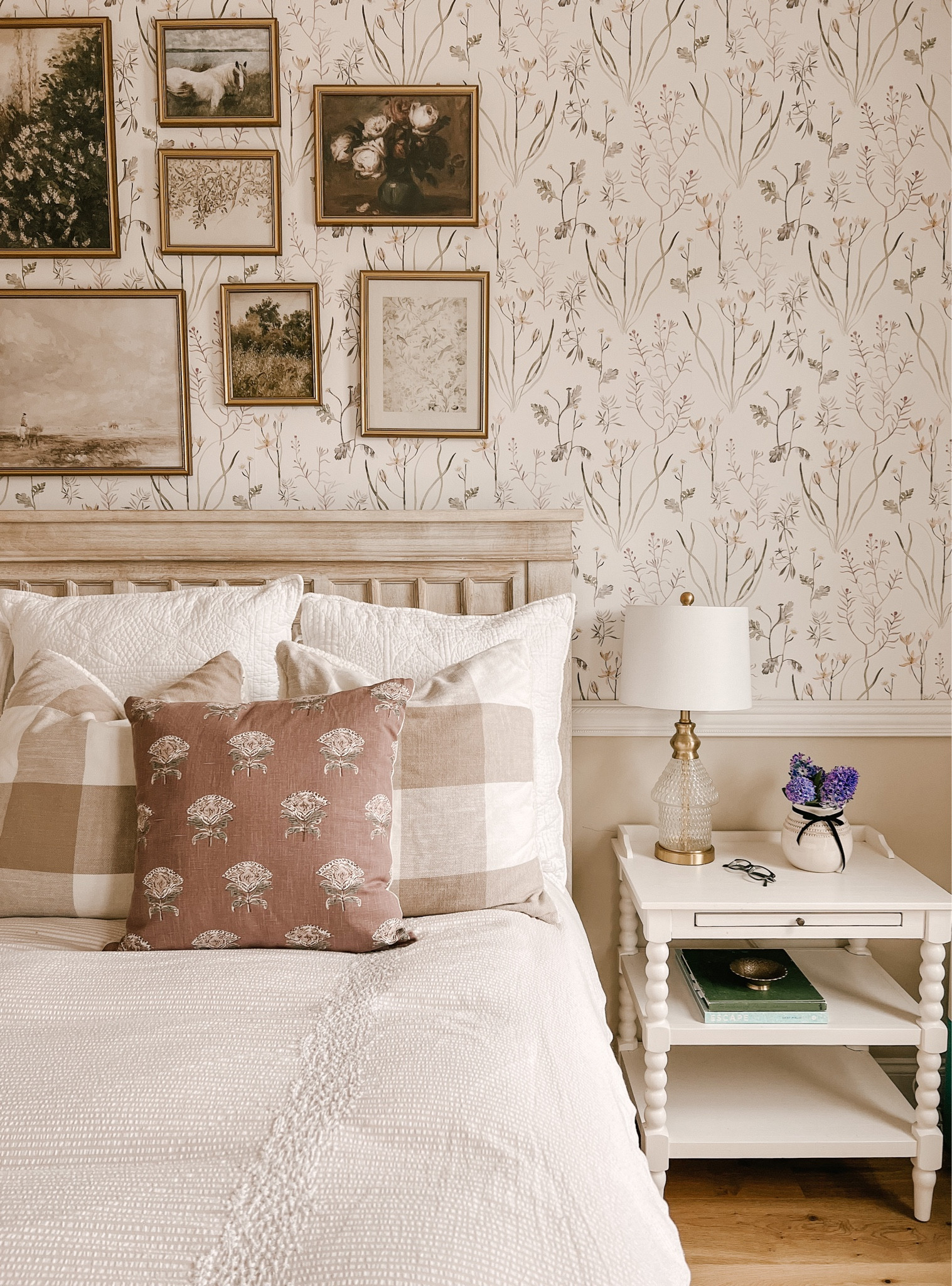 Happy Sunday!  A new Sunday Post is up on the blog today. Sharing some great kitchen organization tips, a simple DIY painting project to give a store-bought mini table lamp some character (loving pleated shade mini lamps) and my favorite go-to look right now! 

#LTKhome