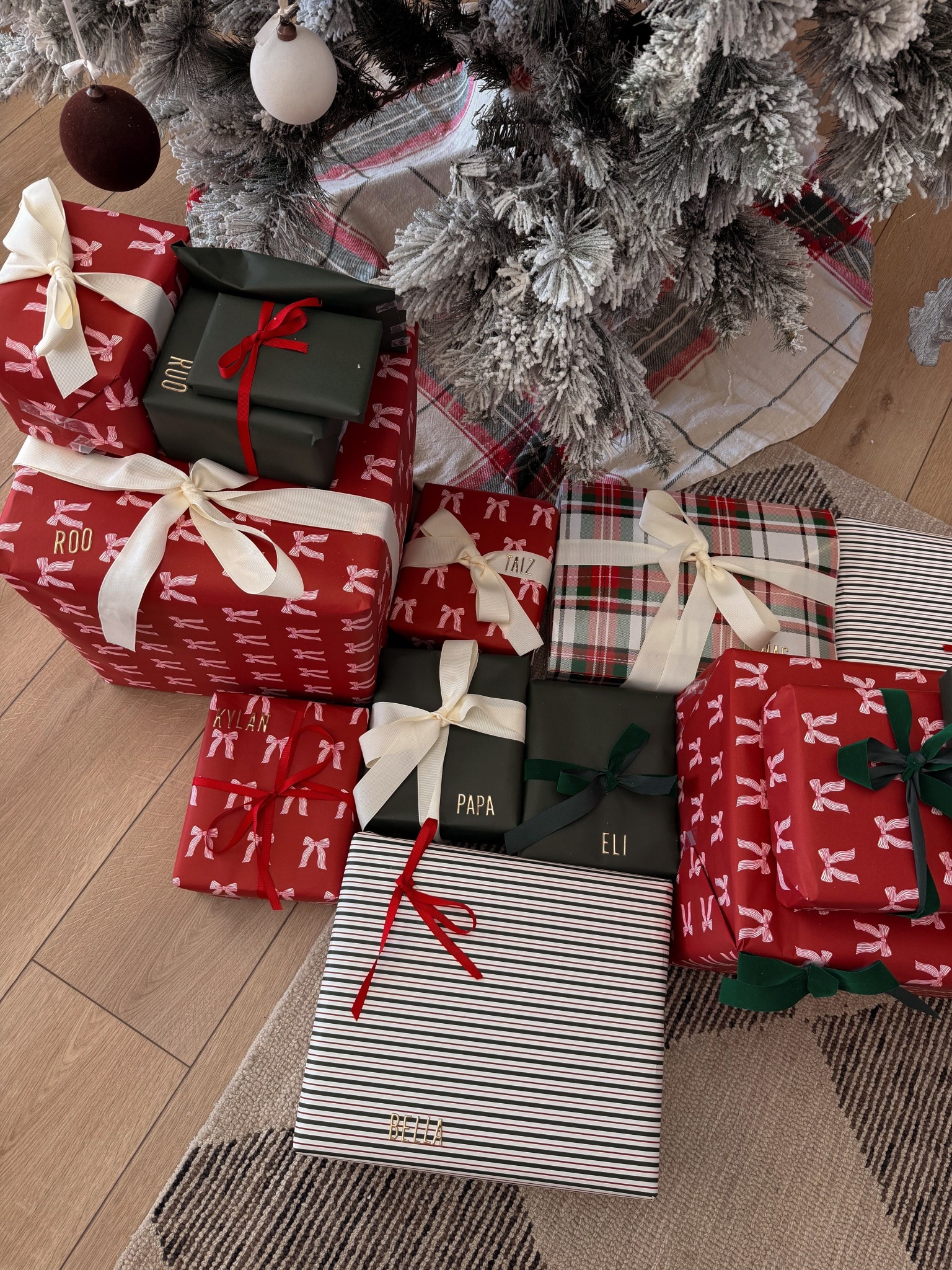 #christmas #wrappingpaper 

#LTKHoliday #LTKGiftGuide #LTKSeasonal