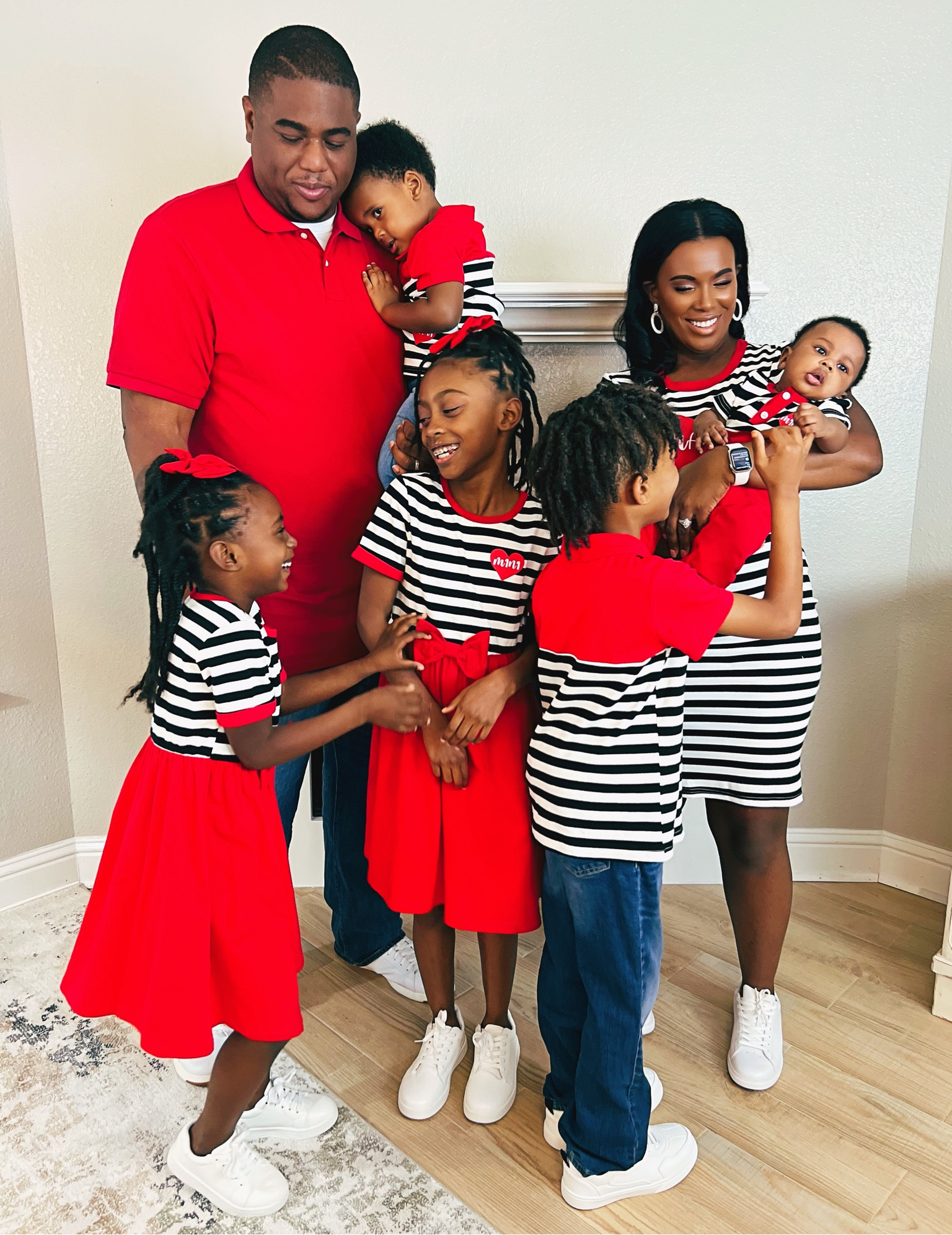 Seeing my family dressed from head to toe in matching outfits is always a sight to behold! 🤩😍 As a wife and mother of 5, when it is time to shop for family looks, I am very strategic.