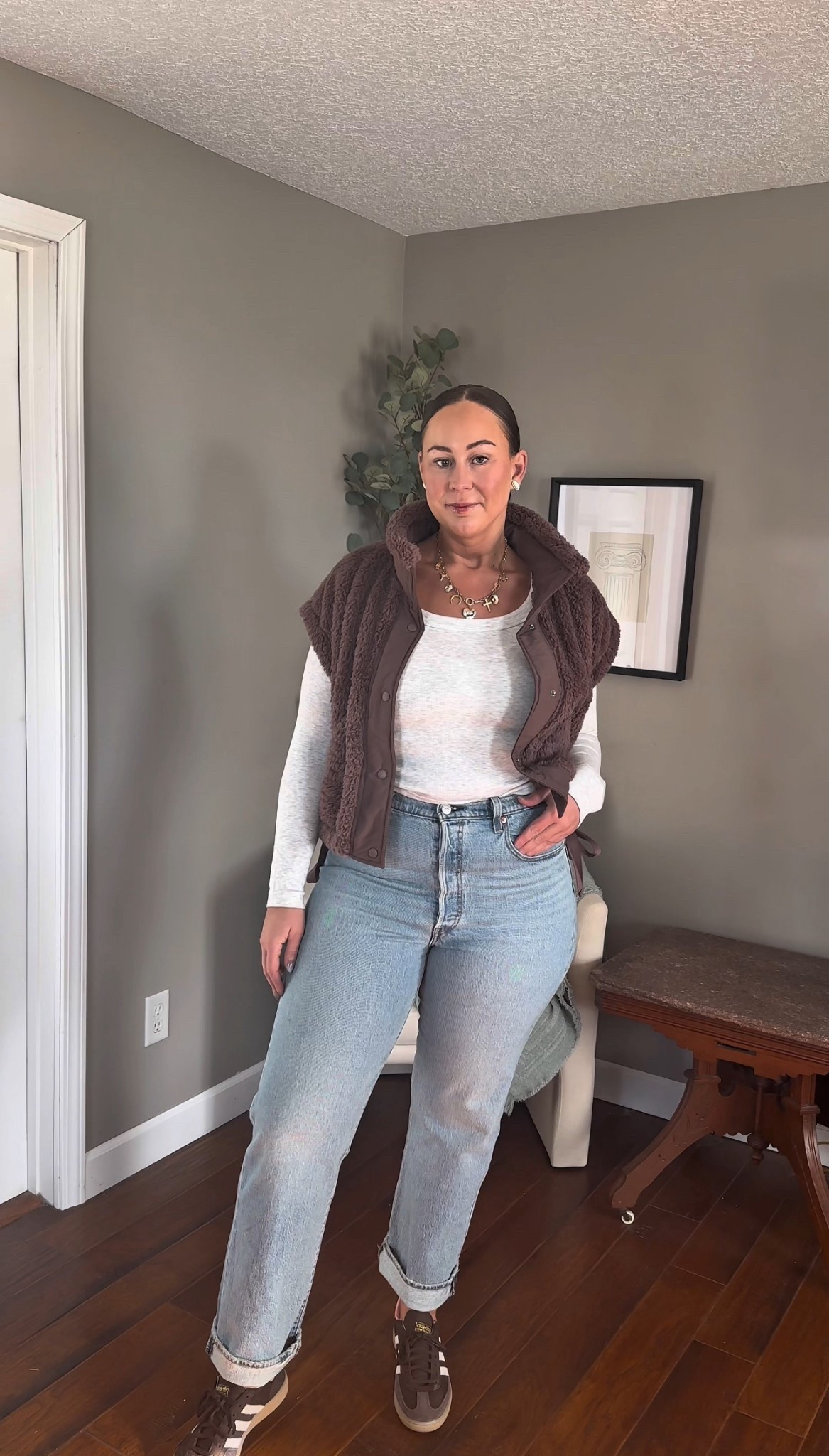 Levi’s rib cage straight ankle jeans - sized up 1 to a 33 (16) and wearing the 31 length! 

#LTKTall