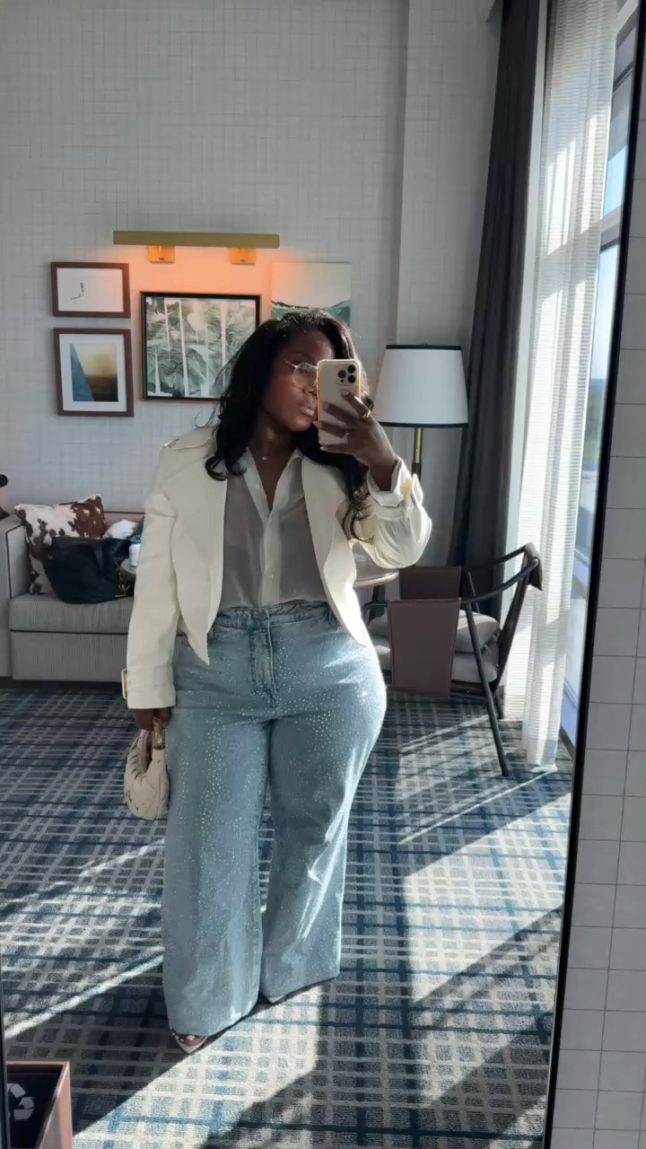 We have MADE IT to Dallas! 🙏🏿 LTK Con day 1 OOTD. 

Shirt is The Frankie Shop and jeans are Good American but both are sold out so linked similar!

Fall outfit, business casual outfit, denim, leather jacket, LTK Con, LTK Con Outfit, emmy petit 

 

#LTKCon #LTKWorkwear #LTKPetite