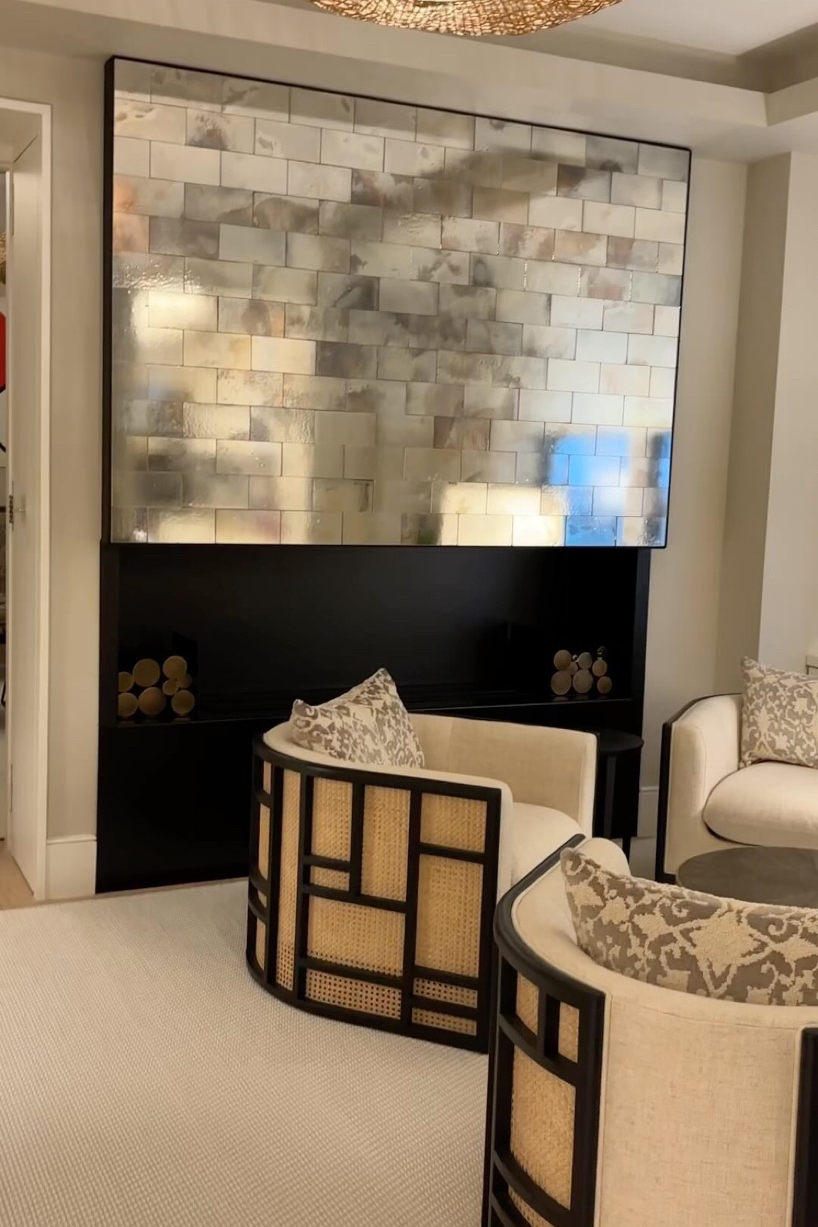 Putting the ✨final touches✨ on the transformed prewar apartment on the Upper Eastside🗽🏙️

Featuring:
@karen.lesage
@brownstonefurniture
@fourhandsfurniture
@benjaminmoore
@palecekdesign 
@CPAbystark
@modernmatterhardware
@eggdart 
@loriweitzner 
@annsacks 
@subzeroandwolf
@moeshome
@alderandtweedfurniture
@seeddesignUSA
@gregoriuspineo

#interiordesign #renovation #interiordesigner #leointeriors #instagood #interiors #likexlike #modernarchitecture #interiorstyling #newyork #smallbusiness #modern #viral