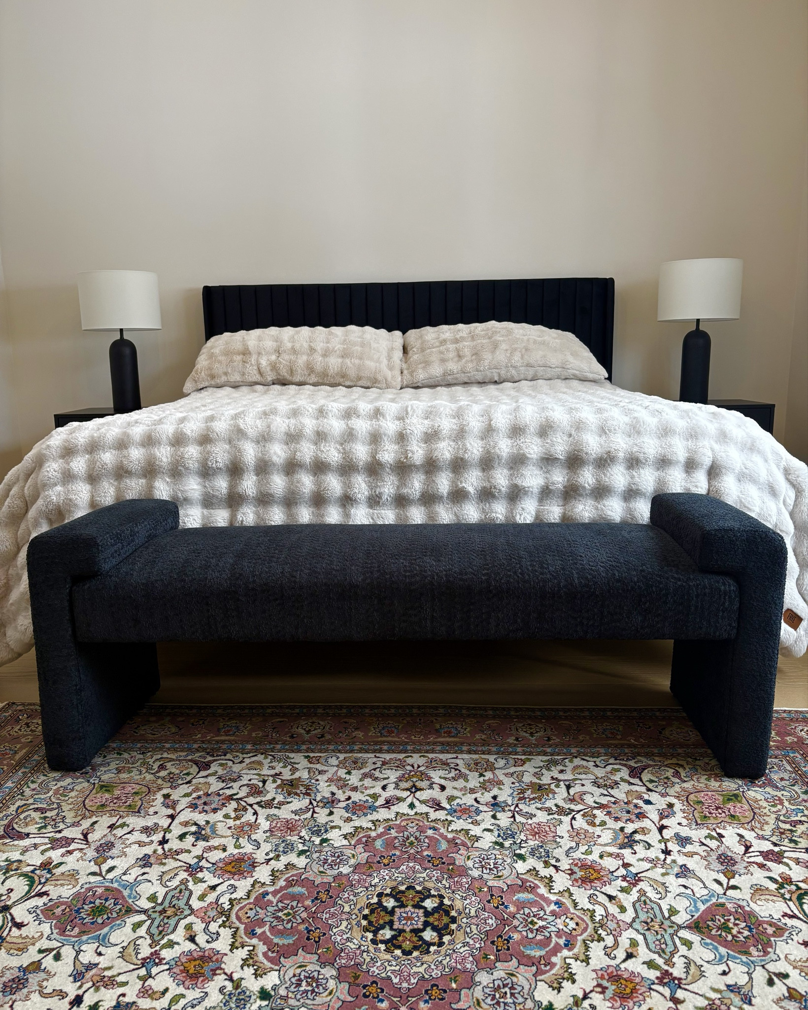 This bench just leveled up my bedroom game 🖤 The perfect mix of comfort and style right at the foot of the bed.
Links below 👇 

#LTKcanada #LTKhome #LTKfamily