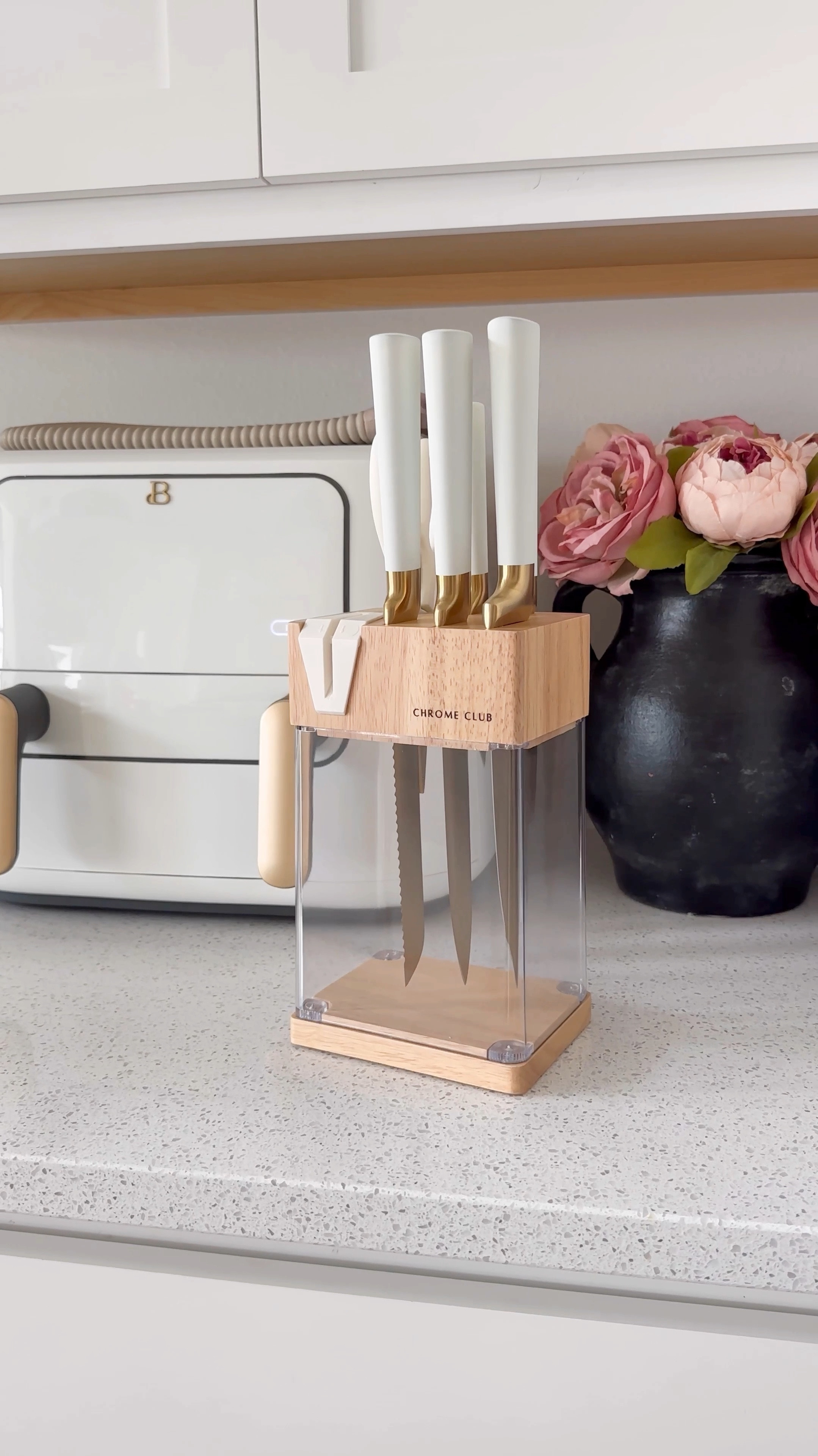 The prettiest knife set in a cube acrylic box + sharpener to always keep your knives sharp 🔪

Home
Kitchen
Amazon home finds
Chrome club knife set
Kitchen essentials 
Home decor 
White and gold utensils 

#LTKHome