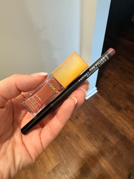 The perfect everyday lippie! Super creamy lipliner, great lip cream. Doesn’t feel heavy or sticky, and has great staying power! 

#LTKbeauty #LTKfindsunder50 #LTKstyletip