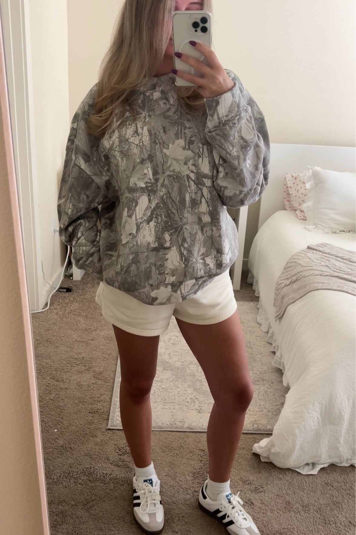 Did some digging & found the most perfect camo crew neck🤭

#LTKBeauty #LTKFindsUnder100 #LTKSeasonal