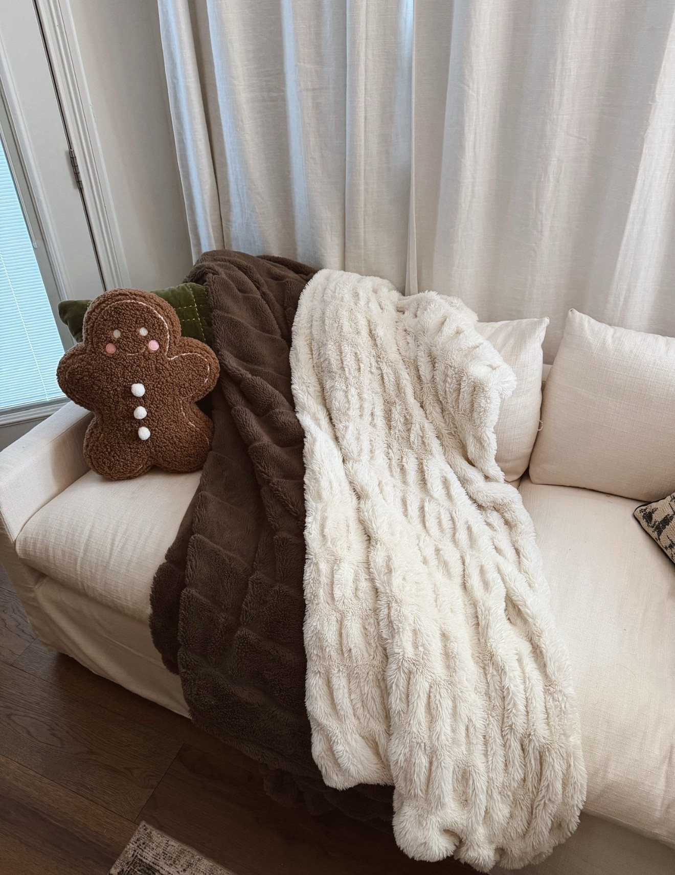 The coziest holiday blankets would be a perfect gift idea!!

#LTKGiftGuide #LTKHoliday #LTKFindsUnder50