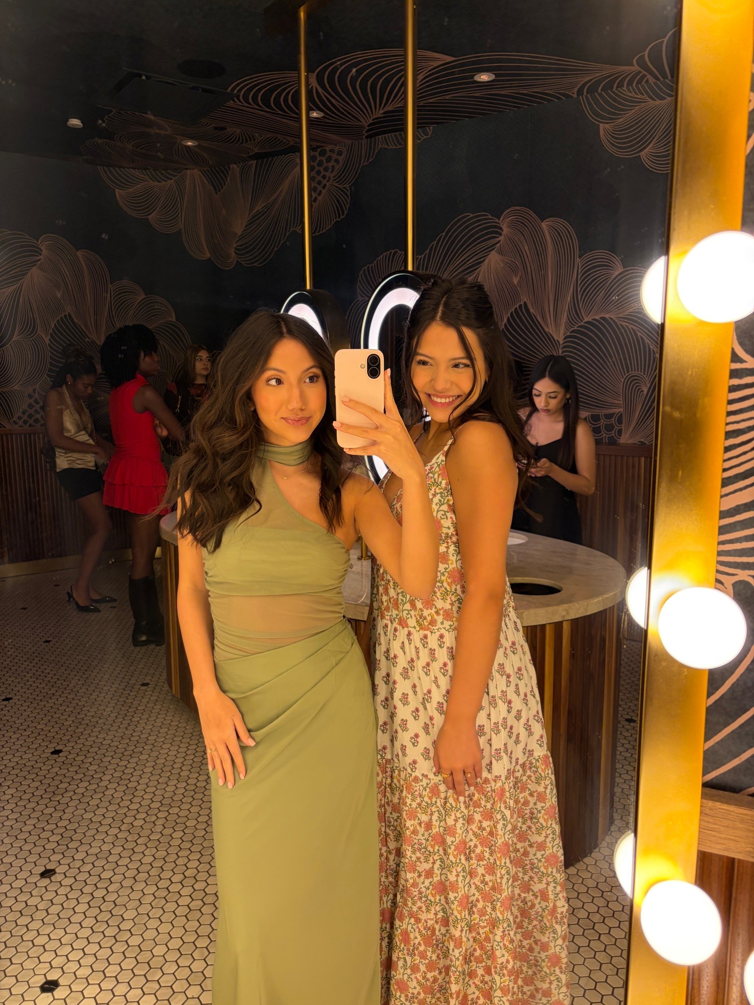 olive green dress 🍸

#LTKHoliday #LTKStyleTip #LTKFindsUnder100