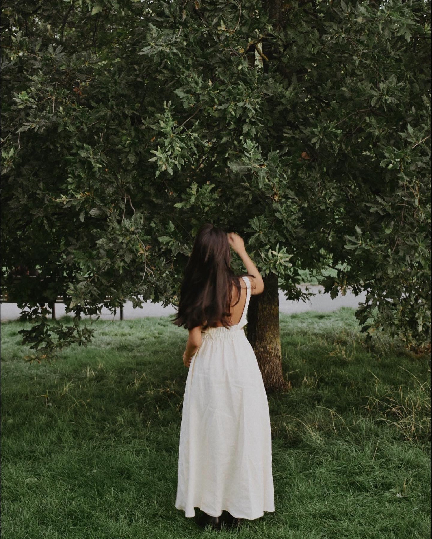 White backless linen dress 🌱