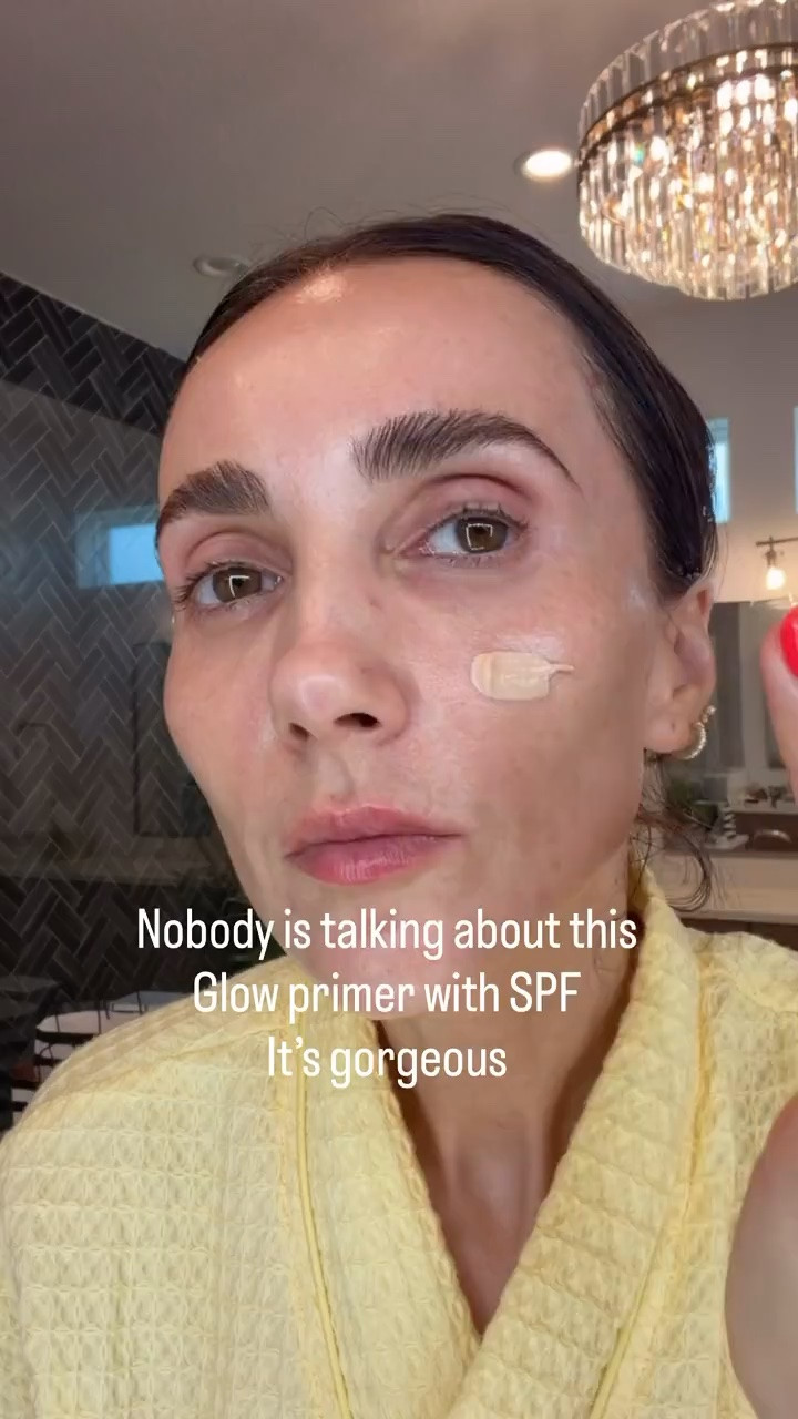 This primer with SPF is one of those products that makes my morning routine so much easier. It smooths the skin, sits beautifully under makeup, and gives me daily sun protection without feeling heavy or greasy.

primer with SPF, sunscreen primer, daily SPF, makeup primer, sun protection, beauty favorites, skincare routine, smooth skin, everyday makeup, beauty essentials, annabrstyle

#LTKBeauty #LTKgrwm #LTKOver40