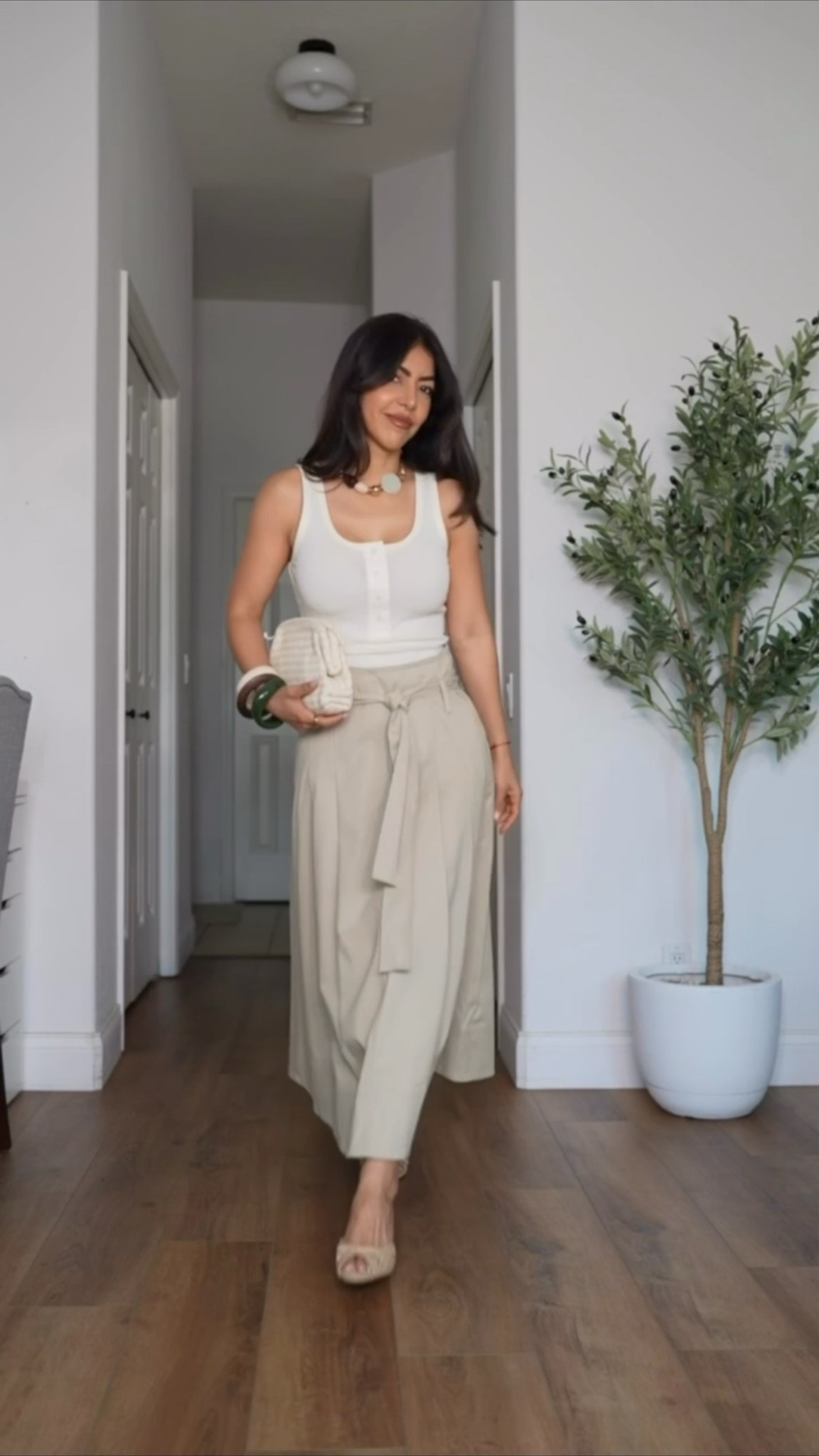 Styling a belted midi skirt from Zara! ✨

I’m wearing the Zara skirt with a simple white tank top and some kitten heels! Its a cute and simple Summer outfit you can wear for everyday! Linking more from my recent Zara haul below!


Zara summer outfits, dinner outfits, zara new in, cargo maxi skirt, summer outfits

#LTKootd #LTKgrwm #LTKSeasonal