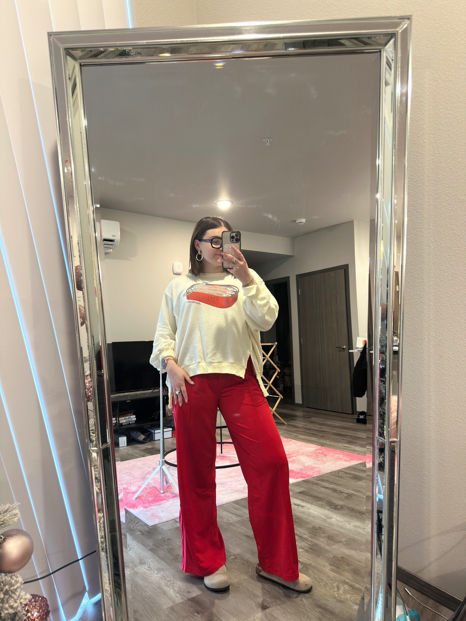 Comfy work from home outfit! Also wore this to get a pedicure ❤️

I’m wearing a M sweatshirt, size L pants and size 9 flats

#LTKFindsUnder100 #LTKootd #LTKMidsize