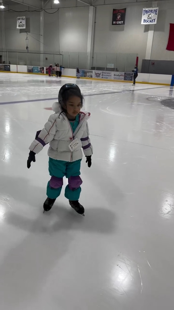 Tiny steps, big dreams! Our little skater takes to the ice for the very first time. 🧊🥶⛸️

Thanks to @city_of_boise for these amazing classes. 

#iceskating #toddlerskate #snowplowsam #snowplowsam1 #idahoskateparks #toddlersports