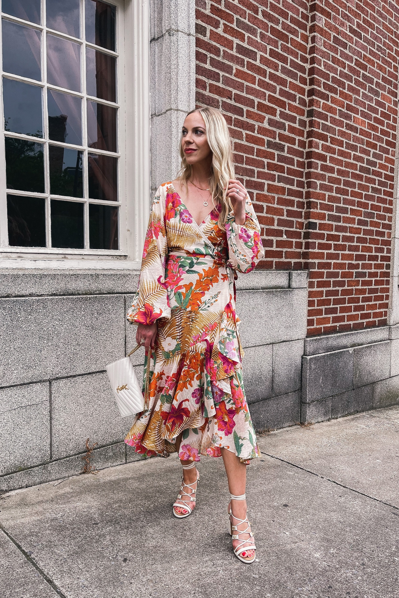 Floral print maxi dress - under $50!

Summer date night, wrap dress, lace up sandals, affordable fashion 

#LTKstyletip #LTKunder50 #LTKitbag