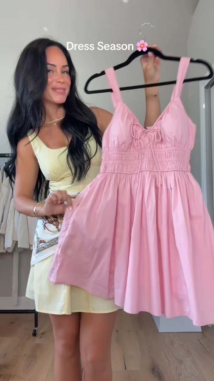 The perfect summer dress 🎀 has built in shorts & bra 🙌🏻

My sizing 5’7, 145lbs, 32dd
I’m wearing a size smalls

@abercrombie #sundress #summerdresses #minidress #abercrombiedresses #abercrombiesale