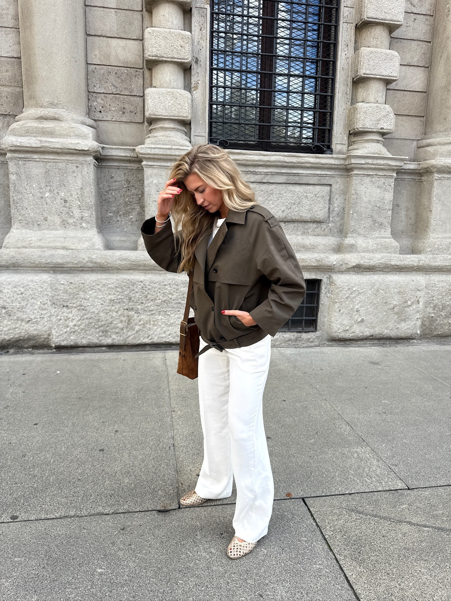 Cropped trench + white pants. 
Trench: runs TTS
Pants: run TTS

#LTKBeauty #LTKStyleTip #LTKSeasonal