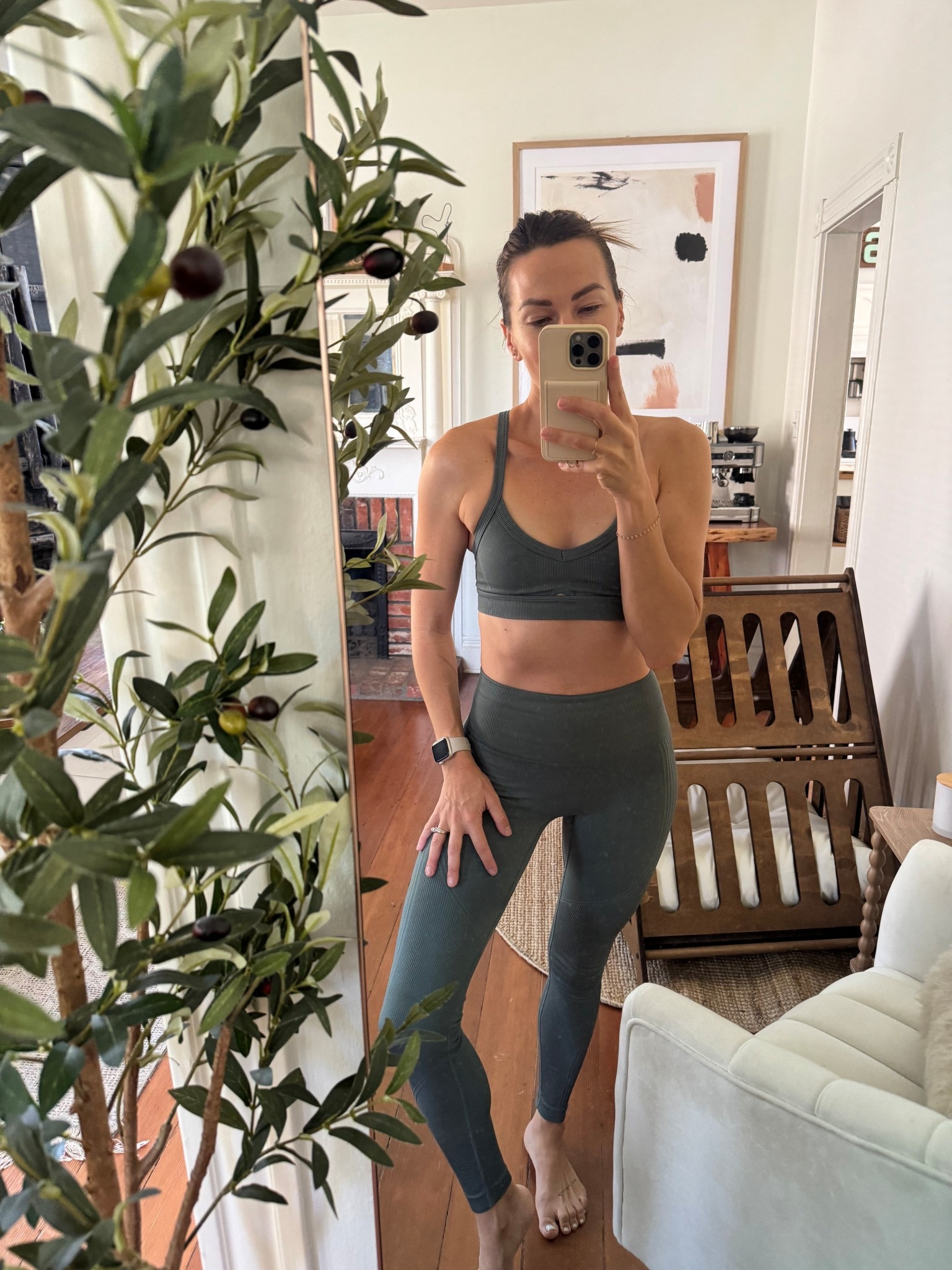 The most beautiful color, sage, green yoga set. This is also great for barre. The fit is amazing. It has a great squeeze to it. It holds everything in and I get compliments on it all the time. Definitely recommend.


#LTKActive #LTKFindsUnder100