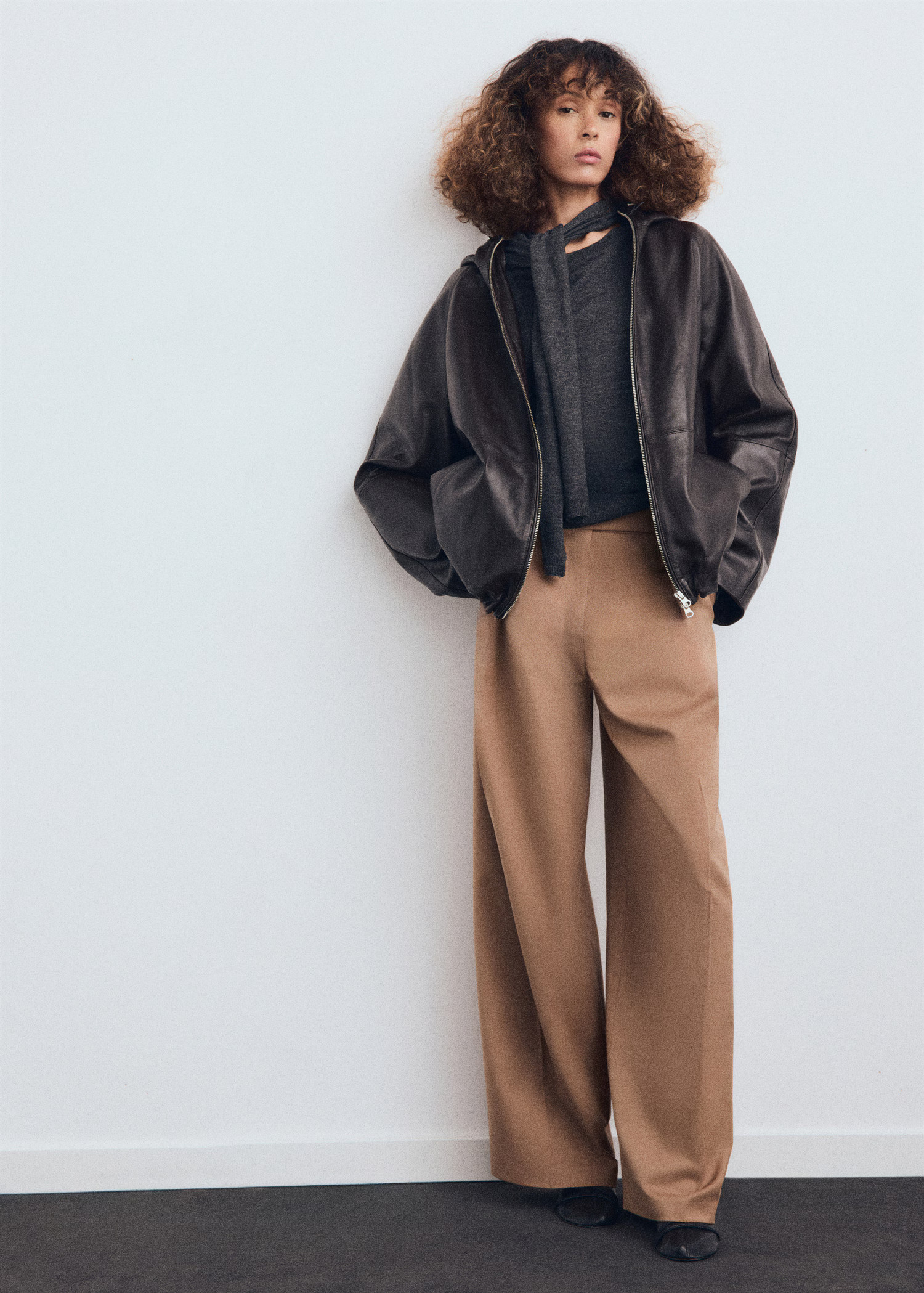 Straight-leg pleated trousers with front fly | Mango (US/MX/AU)
