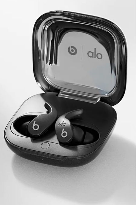 These ALO beats are cutie!!! I just got mine and they are so comfortable.. they also have a little extra bass 🙌🏻🙌🏻🙌🏻

#LTKstyletip