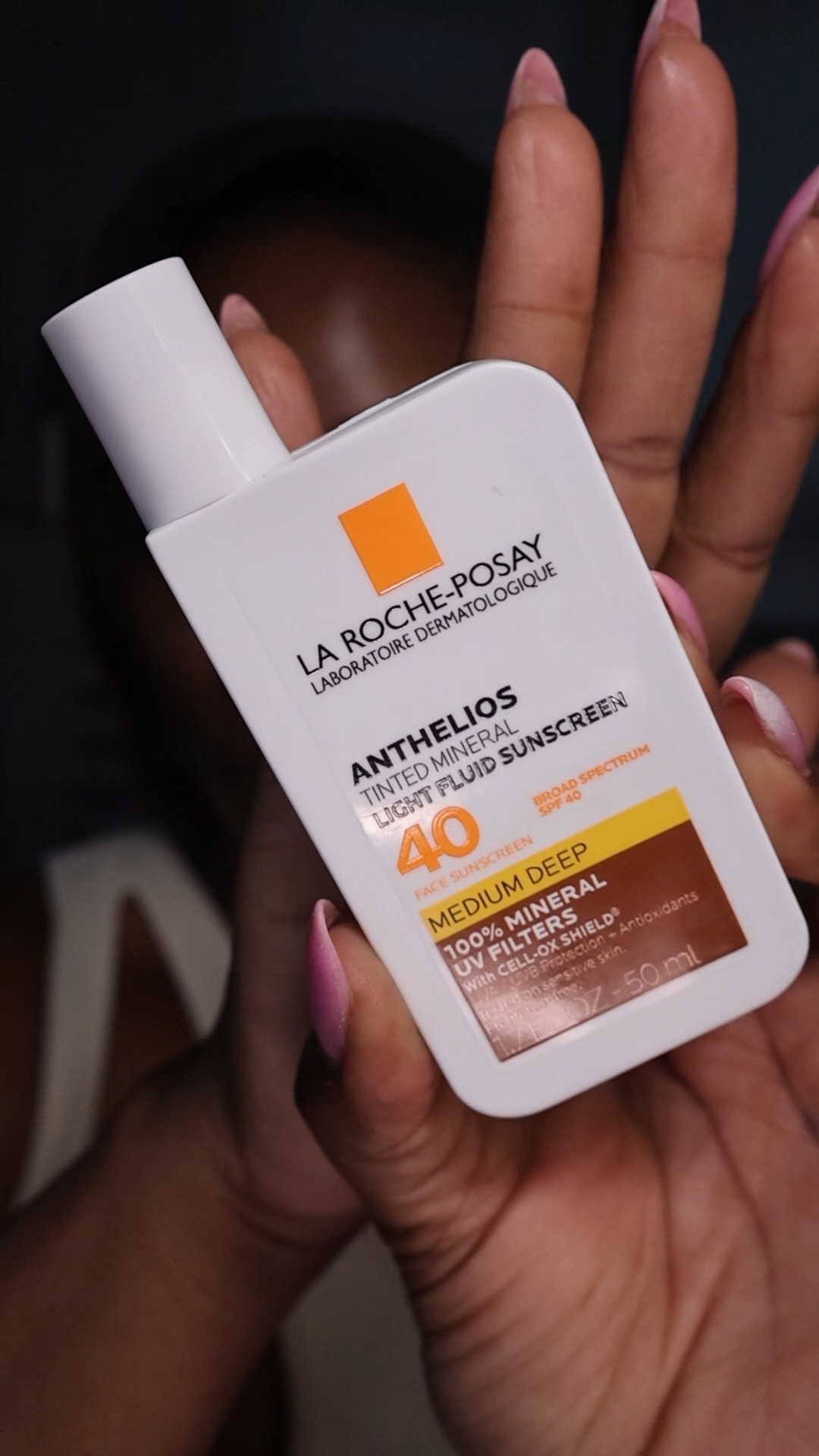 #ad Brown skin girls… this mineral sunscreen actually blends into the skin 👏🏽 Lightweight, tinted, and SPF 40 protection. @Target @LaRochePosay 

#TargetPartner #LaRochePosayUSA