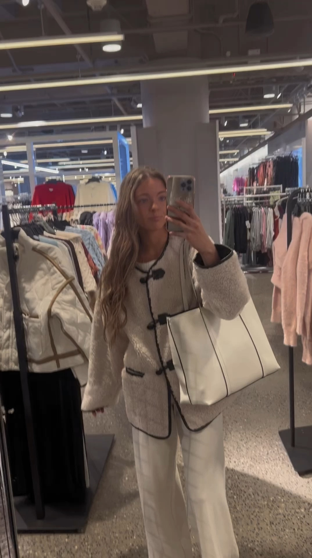 ✨ The Perfect Bag ✨ Shop this must-have bag now on my LTK! 💼
#LTKBag#MinimalStyle #AffordableLuxury #WardrobeStaples #EverydayBag #CleanAesthetic #EffortlessStyle #LTKFinds #SimpleAndChic

#LTKBeauty #LTKSeasonal #LTKStyleTip