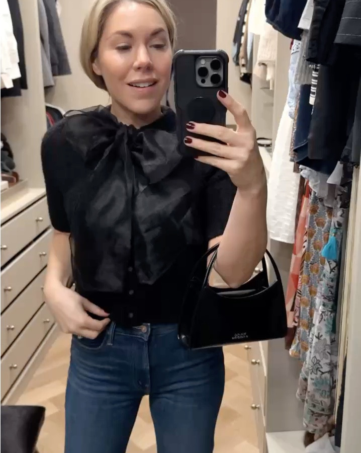 The famous claw clip bag 🫶🏻

Bow top (runs tts)
Perfect straight leg jean (runs tts)

#LTKSeasonal #LTKgrwm #LTKFindsUnder100