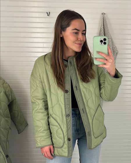 I’ve been looking for the perfect quilted liner jacket in green forever. This one hit all the marks. It’s oversized so size. Im wearing an xs 