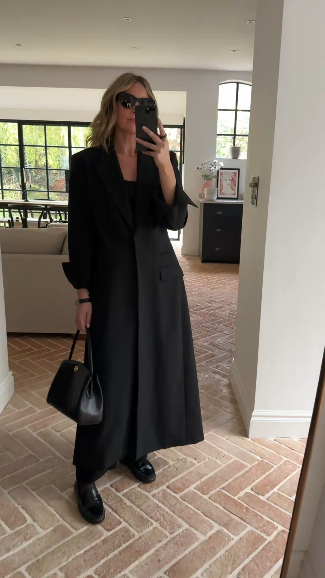 A long black coat for a chic and dramatic look 🖤 

#LTKeurope #LTKwinter #LTKdatenight