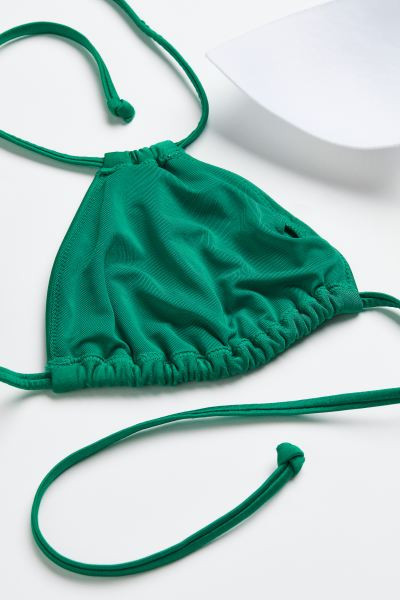 Wattiertes Triangel-Bikinitop | H&M (DE, AT, CH, NL, FI)