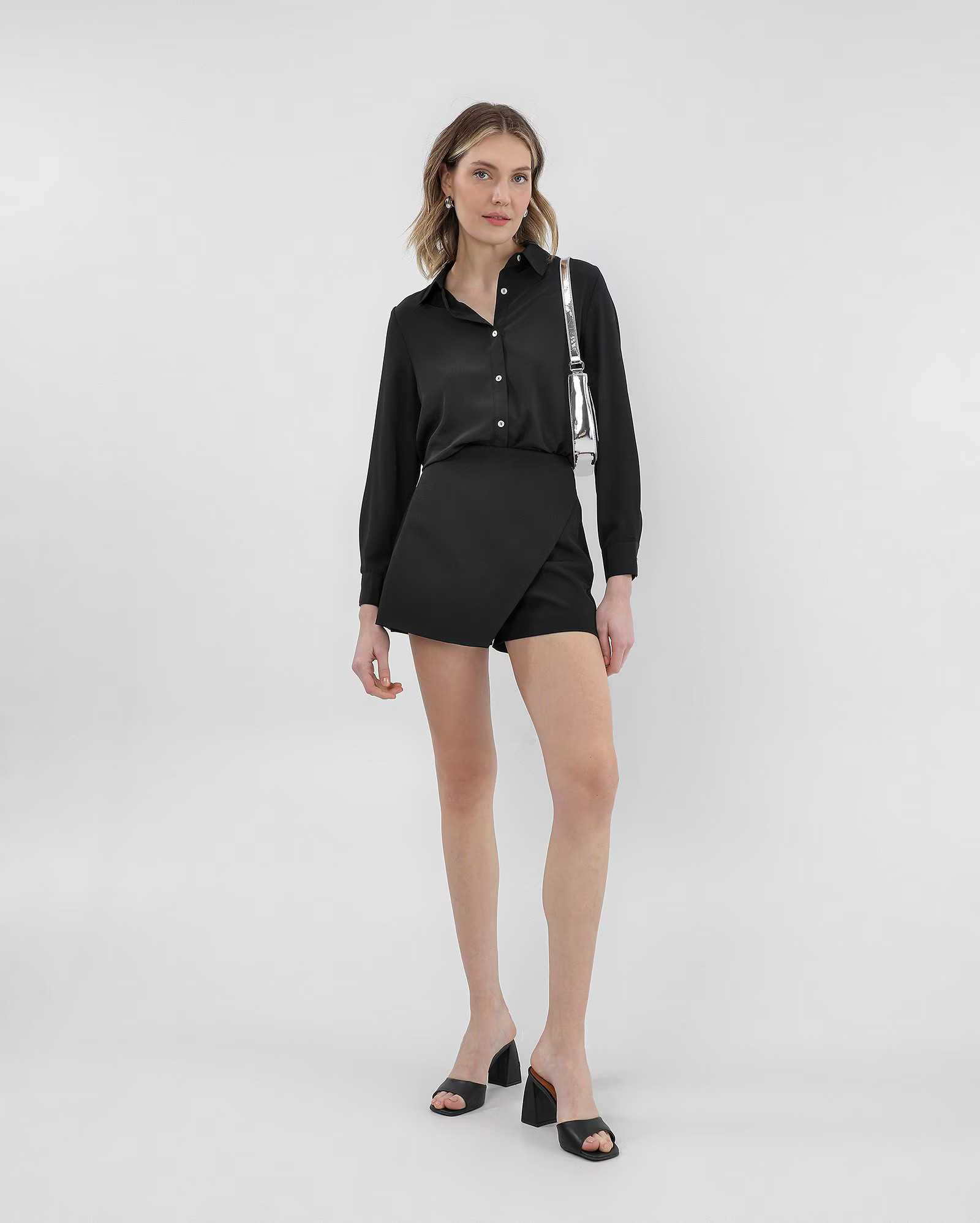 Short-saia transpassado alfaiataria preto | AK by Riachuelo | Riachuelo (BR)