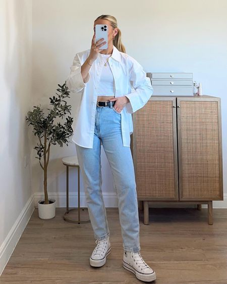 White shirt casual styling 👖 my exact jeans are Zara mom jeans 

#LTKshoecrush #LTKeurope