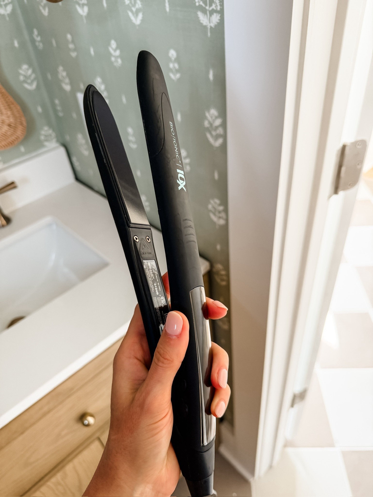 The straightener I have used for years! I use it to both curl & straighten my hair! Highly recommend!

Loverly Grey, hair, beauty, straightener, curler, hair tools 

#LTKBeauty