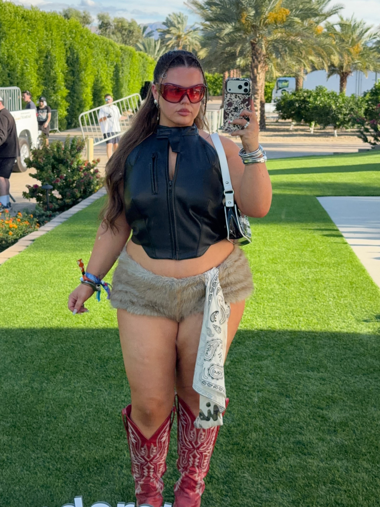 my Coachella accessories 💅🏼🧚🏼‍♀️

#LTKFestival #LTKootd #LTKvlog