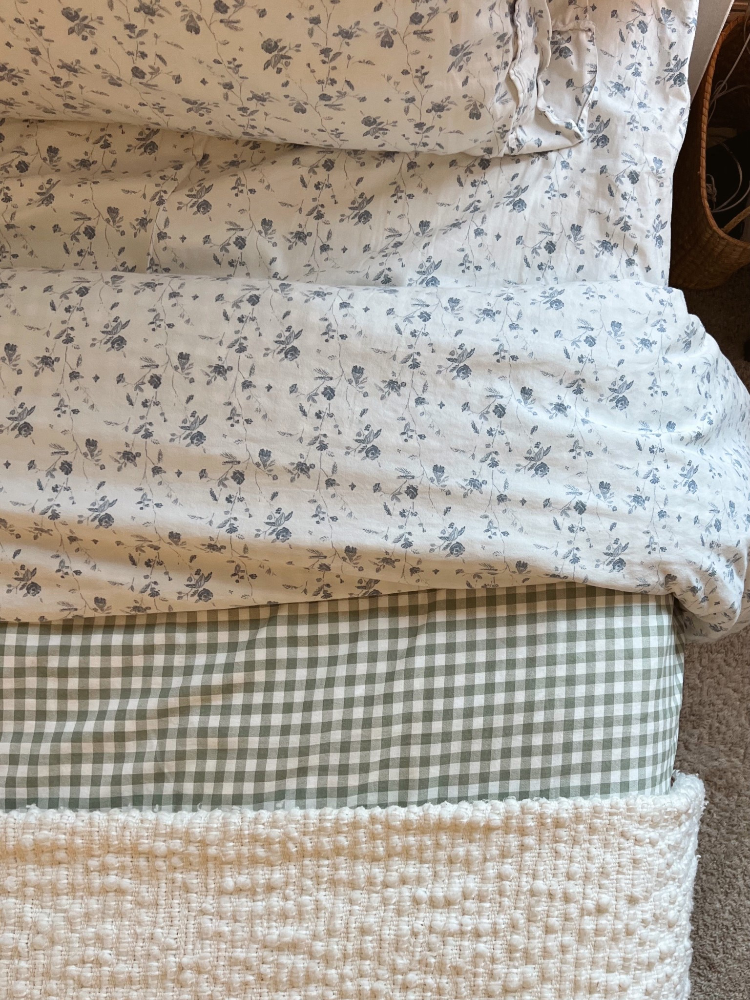 the infamous bedding… here are all the details! I think I get asked about this bedding at least 100 times a week😅🤪 

#bedding #ginghambedding #affordablebedding 