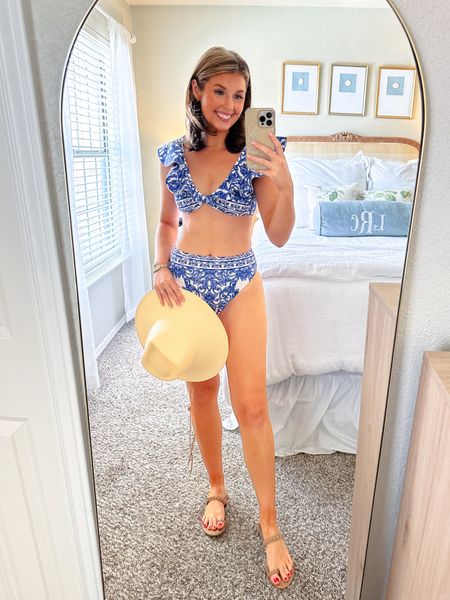 Blue and white swimmy for the 4th! Wearing a S in top and bottom!