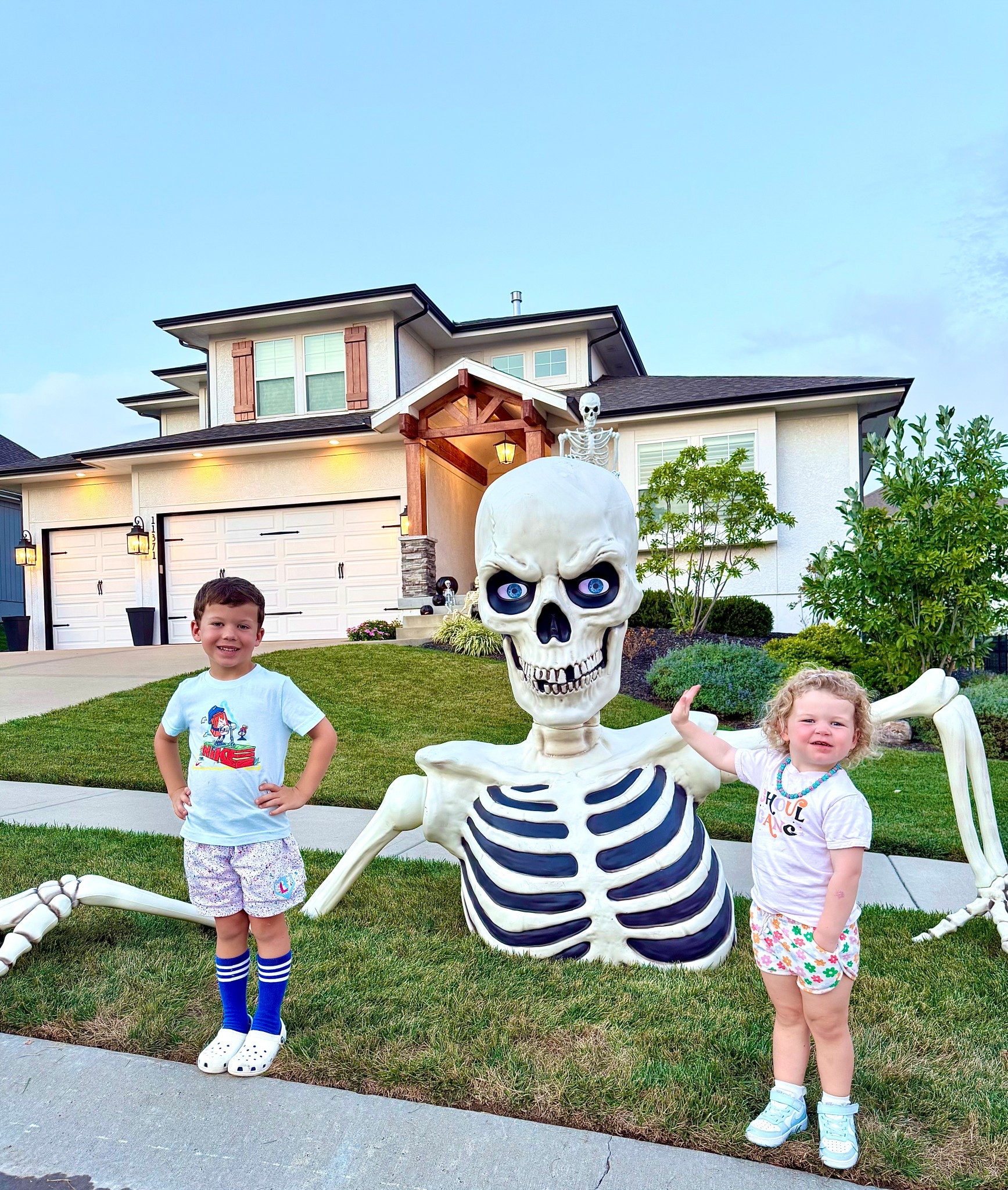 The best skeleton EVER!
This one is CostCo!!! Check your local stores for restocks 🫶🏻💀
Linked similar ones!

Halloween, Halloween decor, home decor, home style, Halloween skeleton, skeleton, Home Depot, Halloween outdoor decor 


#LTKSeasonal #LTKHome #LTKFallSale