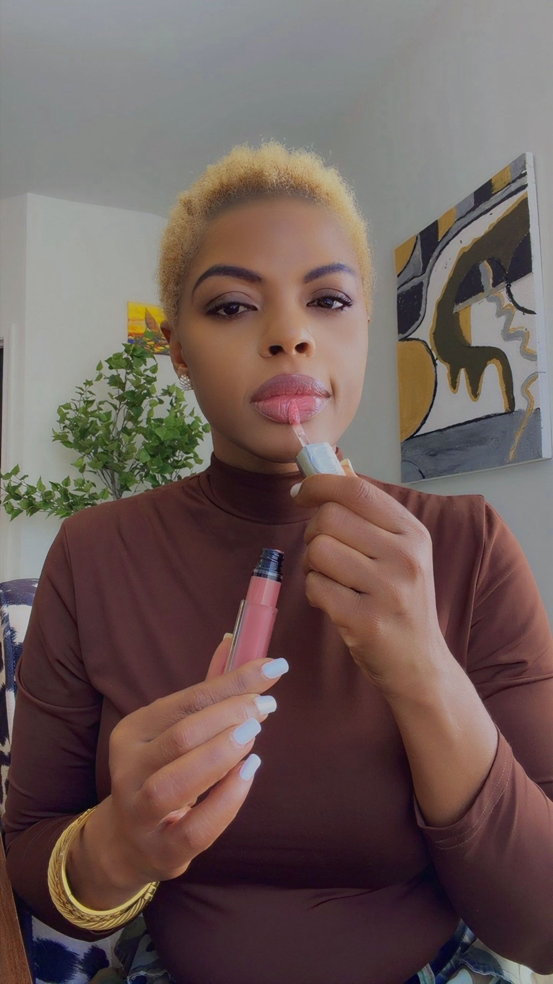 I’ve been loving the L’Oréal Paris Plump Ambition Hyaluron Lip Oil for that hydrated, glass-like shine without the sticky feel. It gives the prettiest plump effect thanks to hyaluronic acid, and keeps my lips feeling smooth and moisturized all day.

Perfect for everyday glam, date night, or layered over your favorite nude liner. ✨

Linked here in my LTK — run, don’t walk!

#LTKBeauty