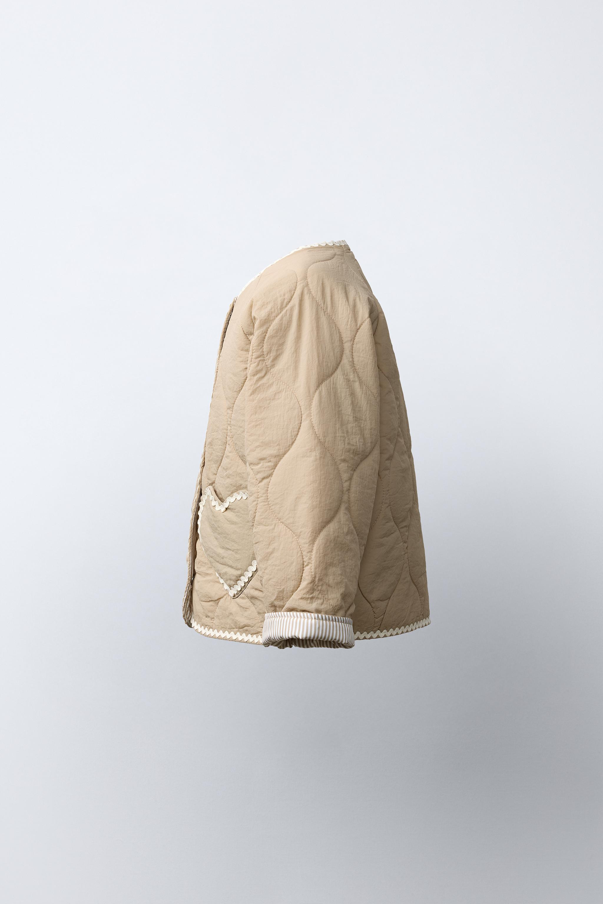 Quilted jacket with a round neck and long sleeves. Front snap-button fastening. Heart-shaped patc... | Zara UK