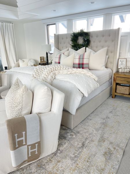 H O M E \ cozy winter bedroom with festive holiday touches: wreath, plaid pillows and signs✨

Christmas home decor
Bedding
Target
Walmart 
Amazon 

#LTKHoliday #LTKhome