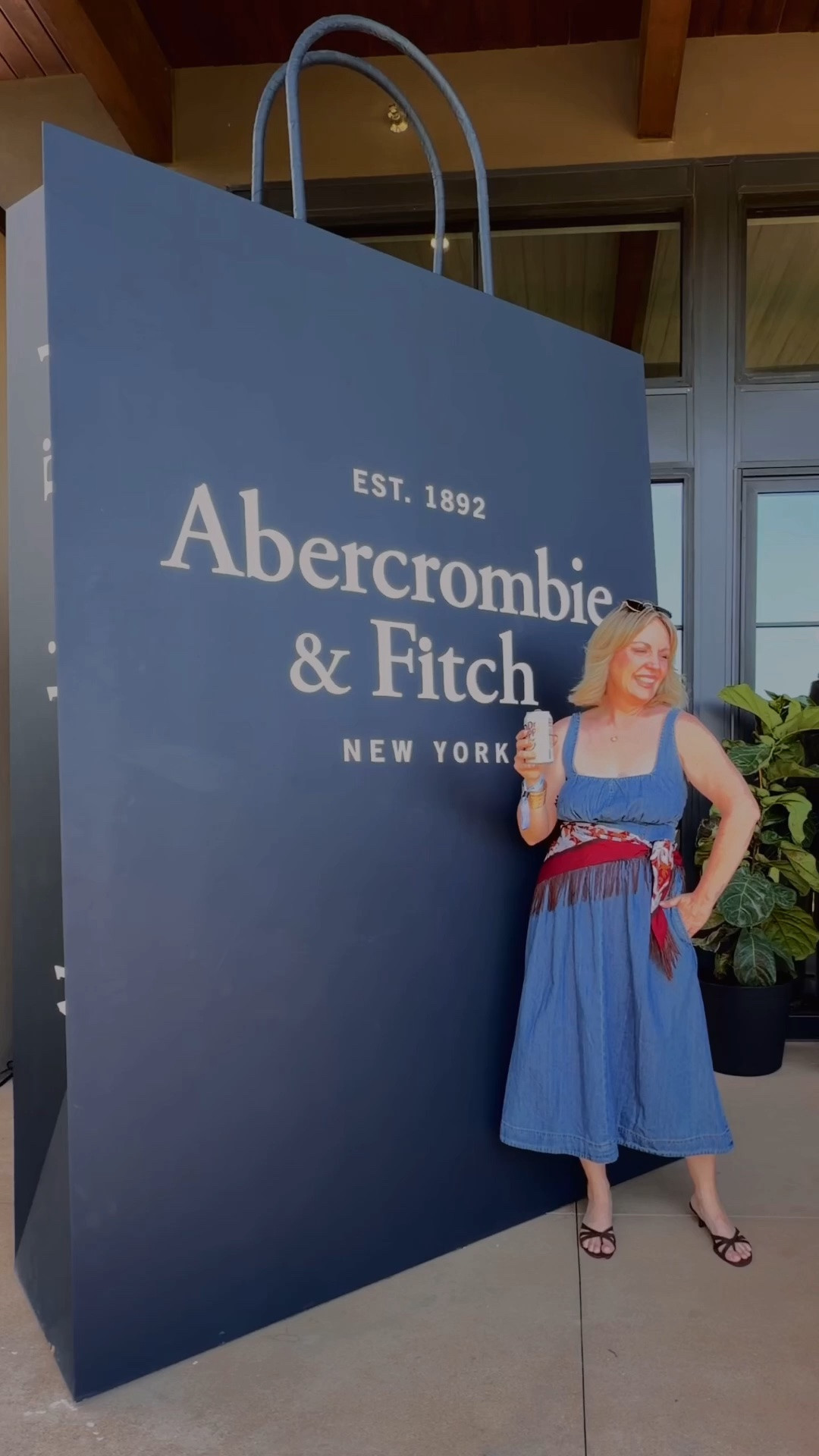 Extra 20% off A&F with in-app code @abercrombie
