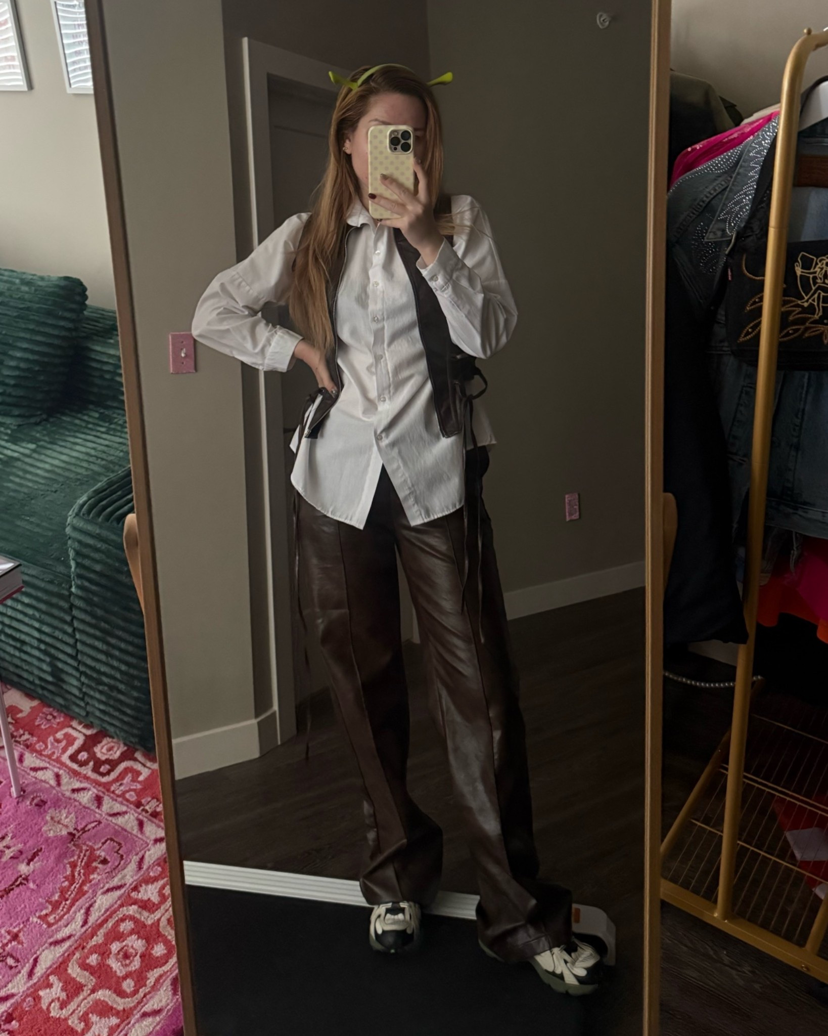 outfit for a Shrek movie party. They call it #ShrekCore 😆 Set is a very old PrettyLittleThing laced top and faux leather pants - i found more or less similar!