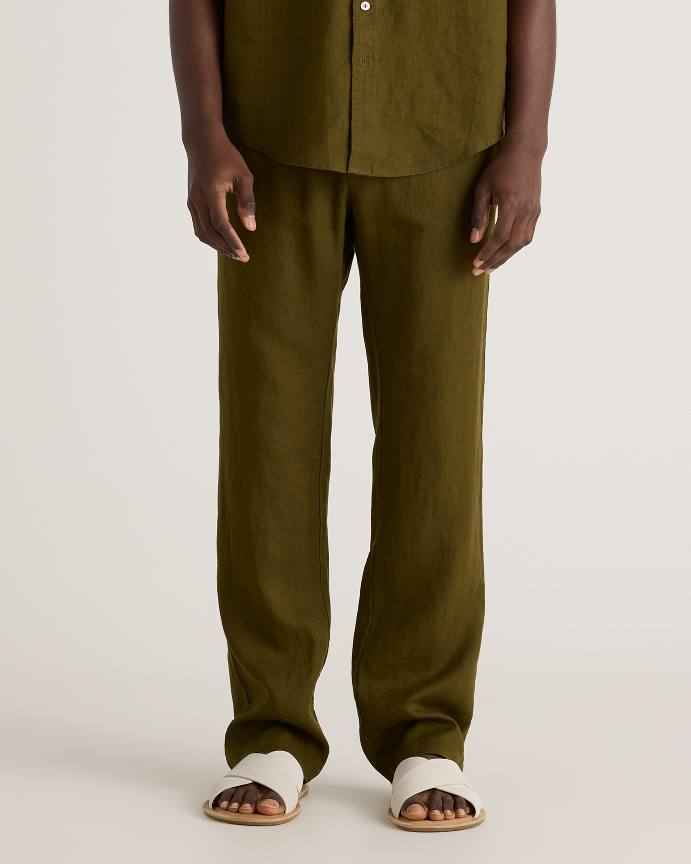 Quince | Men's 100% European Linen Pants in Martini Olive, Size Large | Quince