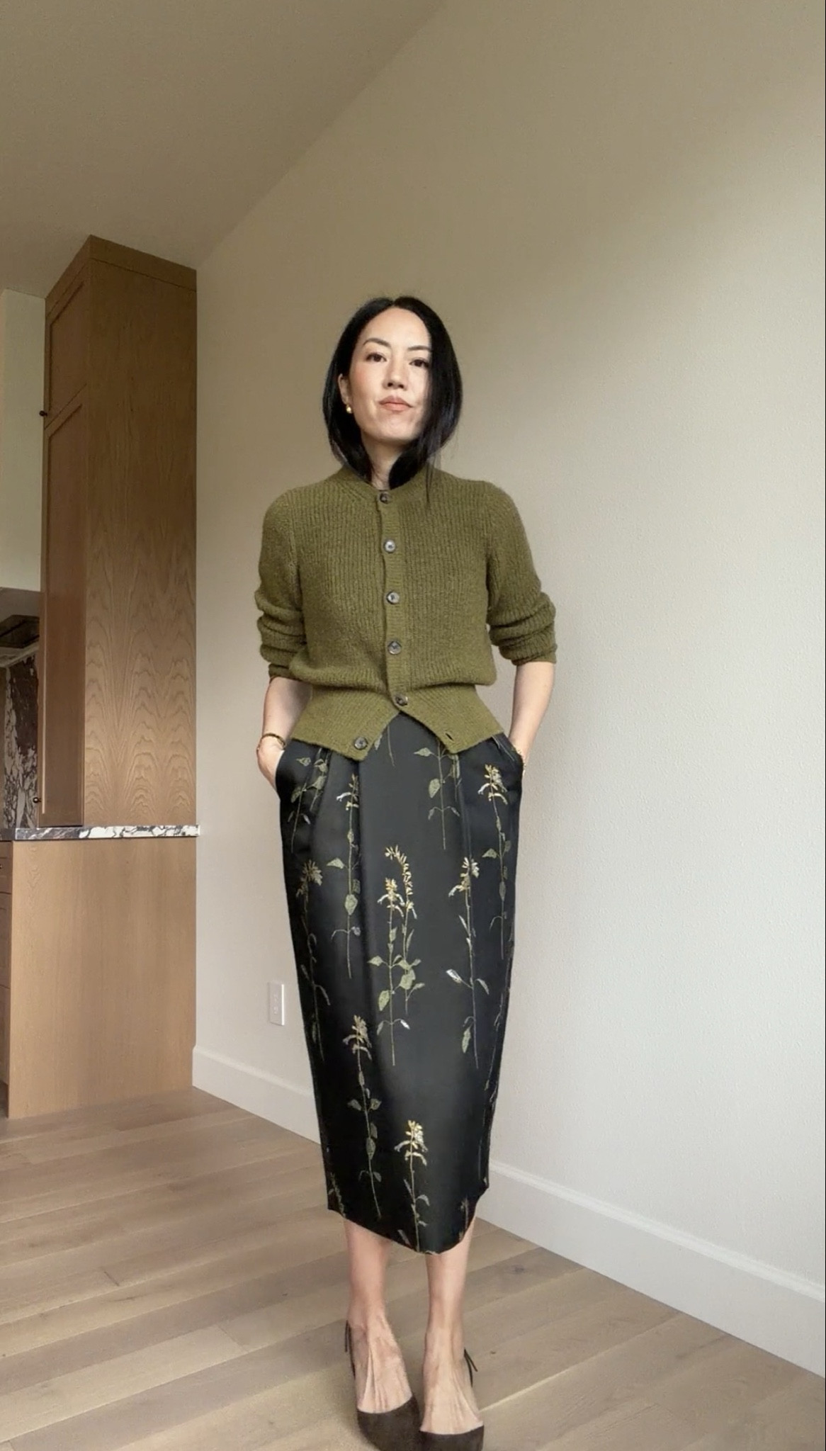 Whoa my cardigan just got marked down to 40% off. Over $100 off now! Shop this gorgeous Veronica Beard cardigan here.

#classicstyle
#wintersweater
#holidaysweater
#VeronicaBeard
#winteroutfit

#LTKootd #LTKHoliday #LTKSaleAlert