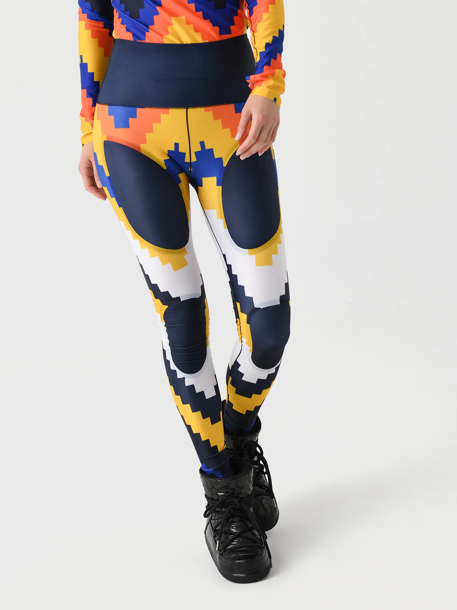 PERFECT MOMENT
                      
                     Women's Compression Legging | Saint Bernard