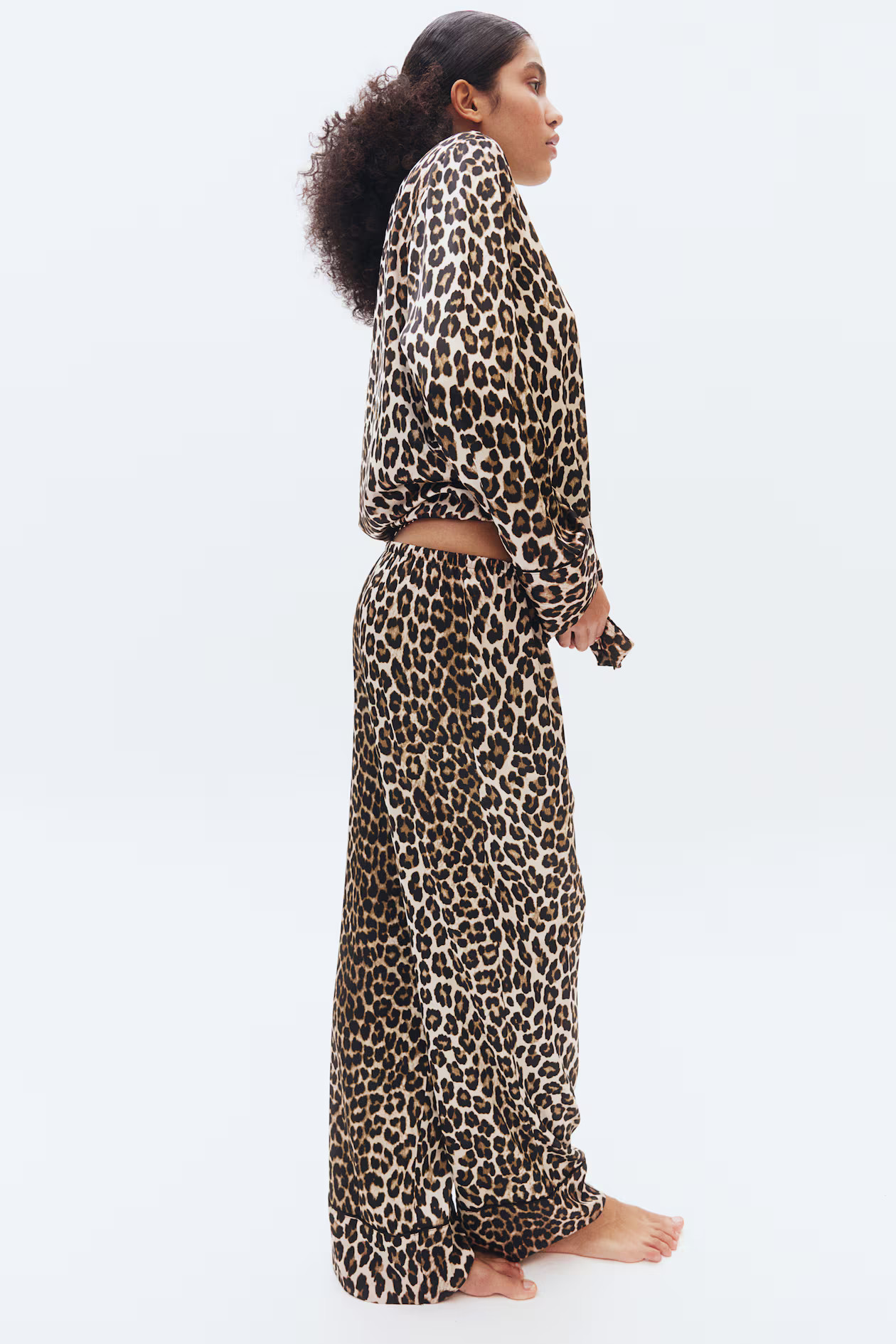 Satin pyjamas | H&M (UK, MY, IN, SG, PH, TW, HK)