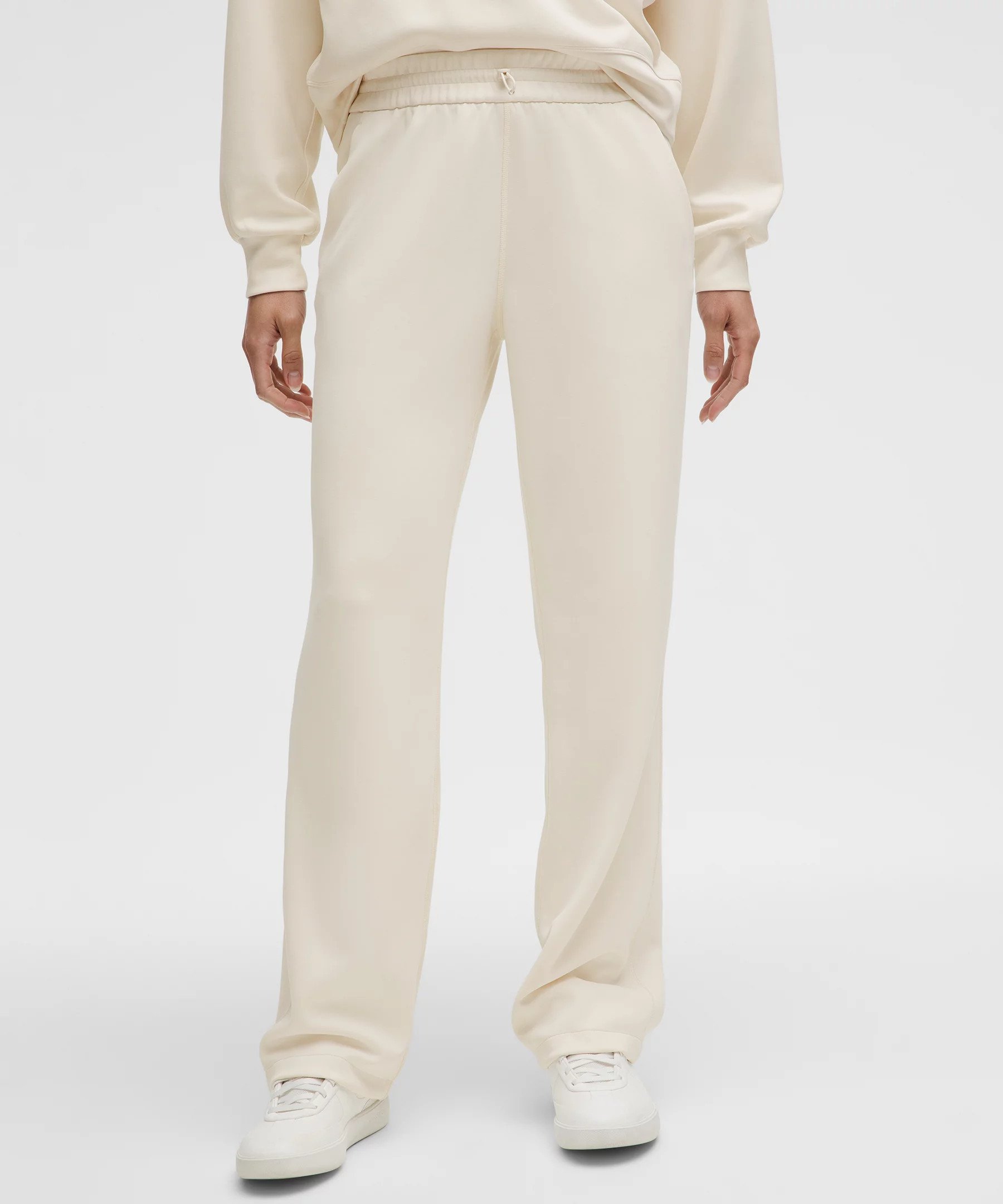 SavePlay Video This video does not have sound.Sharee is 5’9” and wears a size 6 | Lululemon (US)