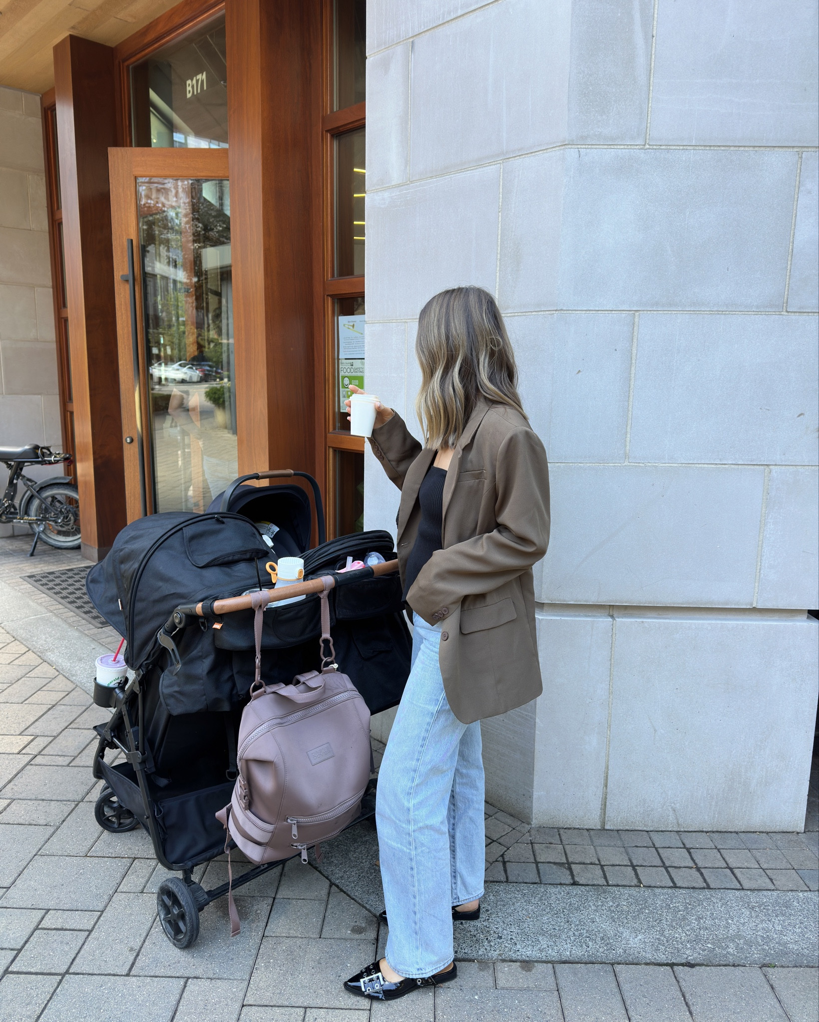 Small / 4 in oversized blazer / 27 in jeans tts / small in top! 💫🫶🏽 love this diaper bag also it’s very spacey so it’s perfect for 2 kids!! 