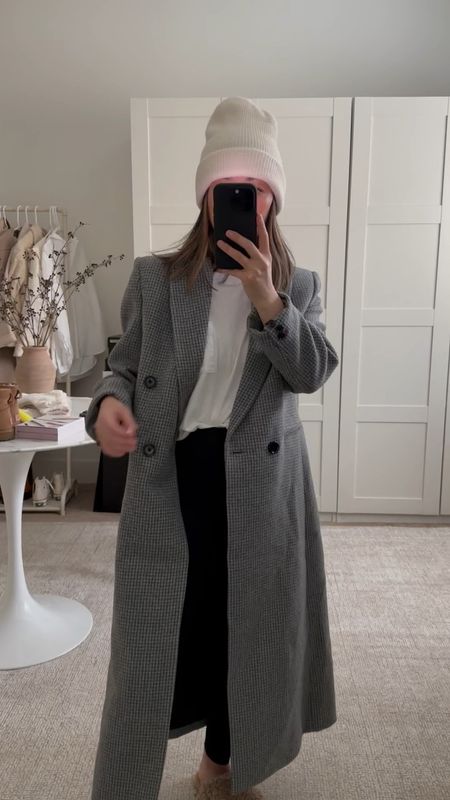 This Mango coat is amazing. Menswear inspired with small shoulder pads. Love the longer length. The xxs was too small so had to exchange for the xs. 

Coat - Mango xs
Beanie - j.crew 
Tee - Everlane Medium
Leggings - Zella xs
Slippers - Ugg 